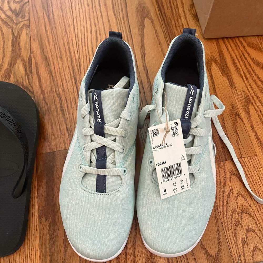 Reebok - Aradara 3.0 Women’s size 8